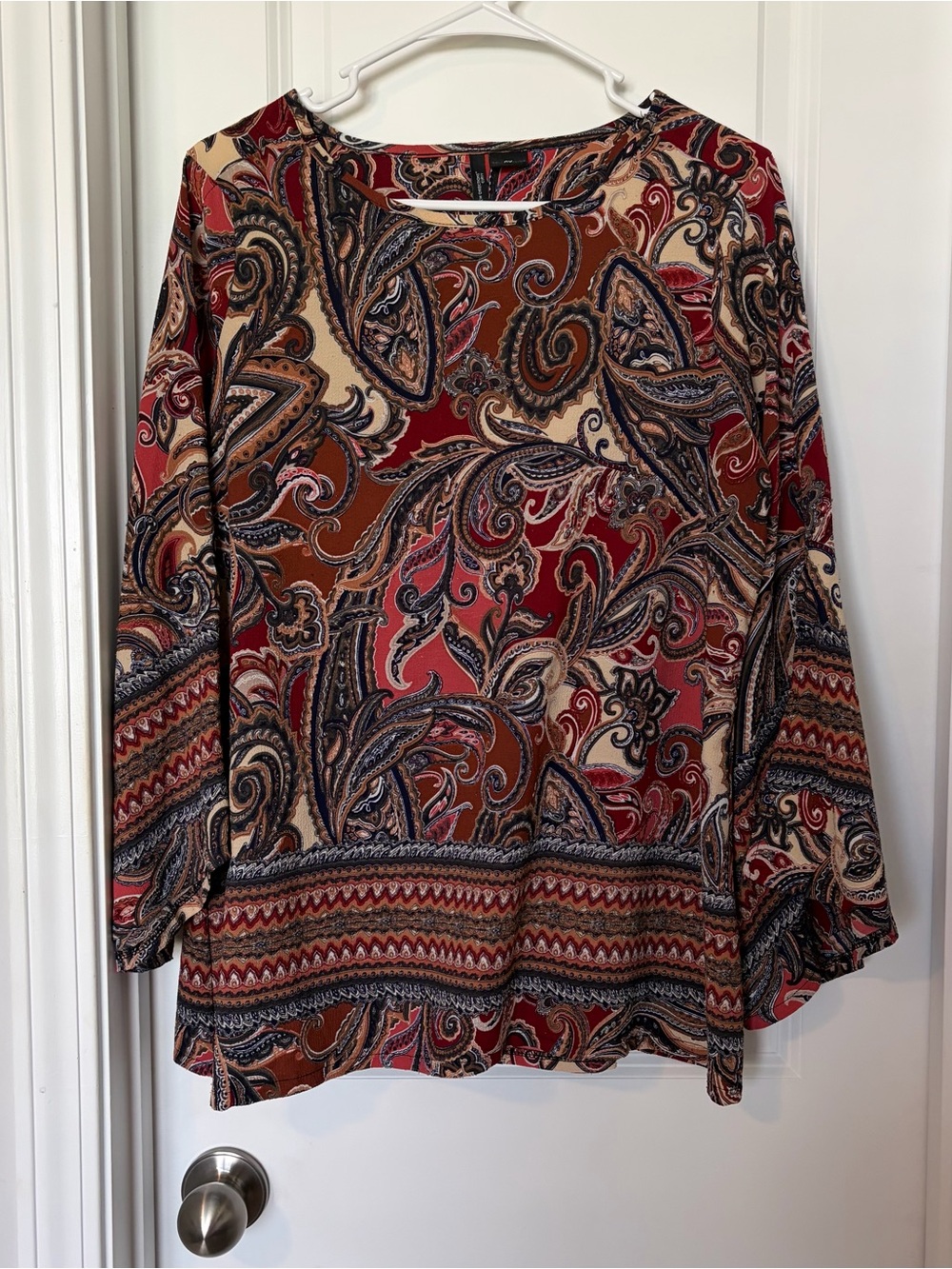 new directions Paisley-Print Long Sleeve Top in Rust, Cream, and Black
Size 0x